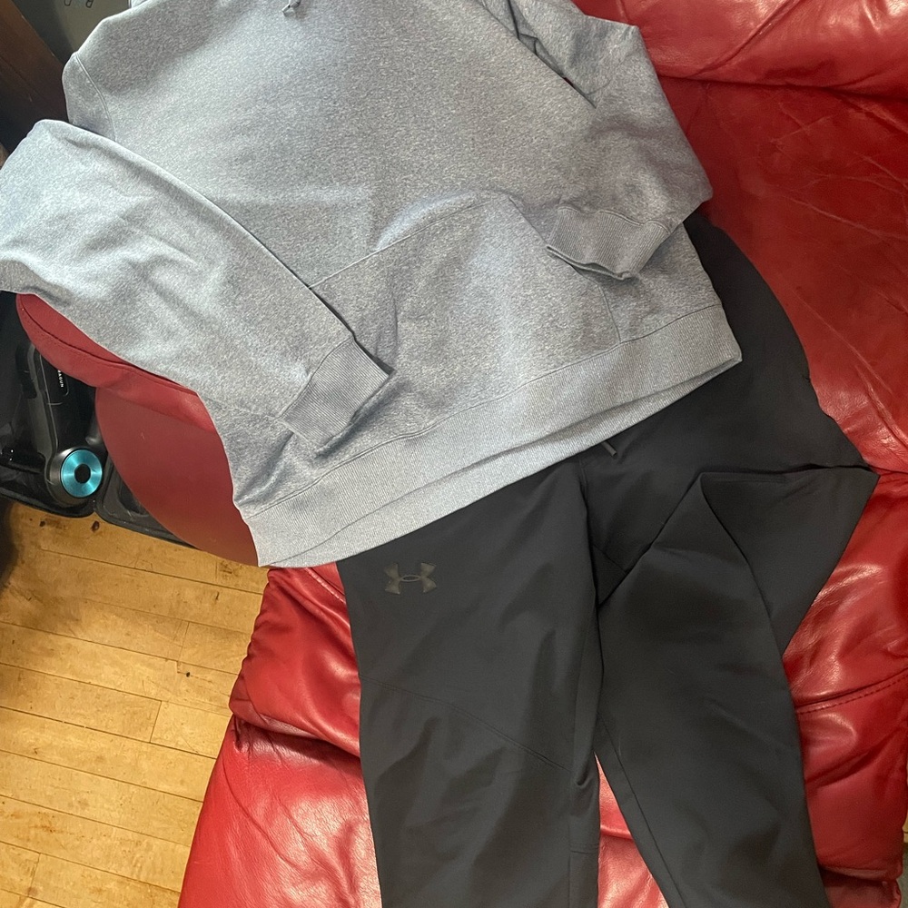 Women’s UNDER ARMOUR Heather Gray Hoodie and Black Joggers